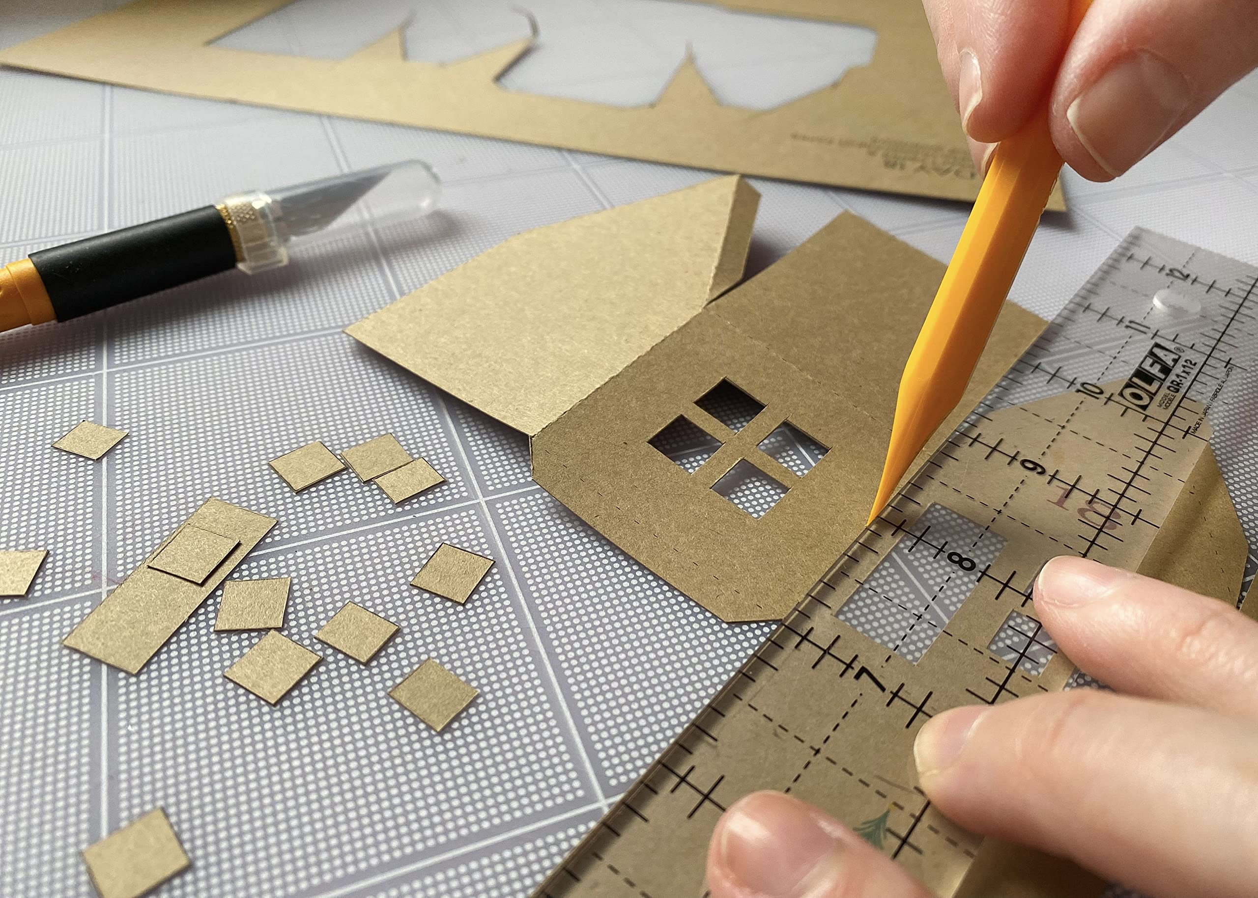 OLFA Designer Graphic Art Knife Set (AK-5) - Precision Hobby Craft Knife Kit (1 Knife, 30 Blades, 1 Needle) for Art, Crafts, Scrapbooking, Scoring, Stencil, Replacement Blades: OLFA KB-5 Art Blades - Image 3