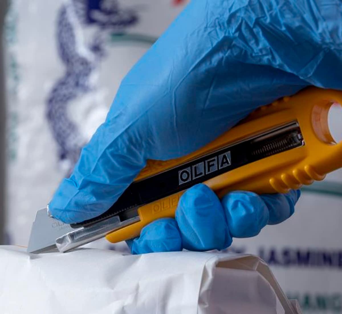 OLFA Self-Retracting Safety Utility Knife (SK-4) - Multi-Purpose Semi-Auto Box Cutter w/Self Retractable Blade & Non Slip Handle, Replacement Blades: OLFA SKB-2, SKB-2S, RSKB, & HOB Safety Blades - Image 7